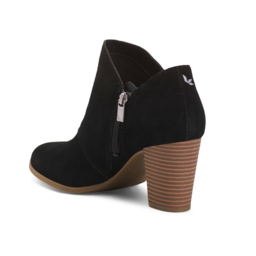NWOB KOOLABURRA BY UGG Black
Suede Nacie Heeled Booties